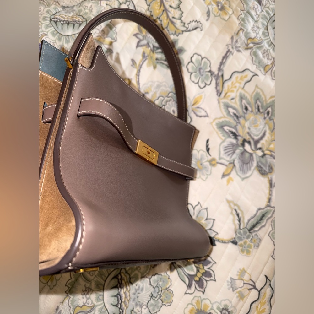 Tory Burch Lee Radziwill Shoulder Bag in Clam Shell - Picture 9 of 15